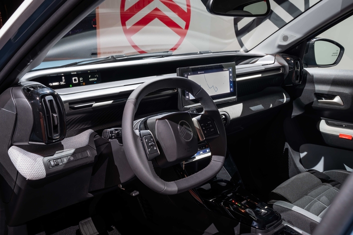 Inerieur de la nouvelle Citroën C3 2024 disponible à Cars 13
